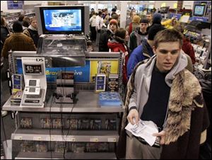 Ken Wegrzyn waits in line at Best Buy on Monroe Street for
his chance to purchase Microsoft s new Xbox 360 system.

