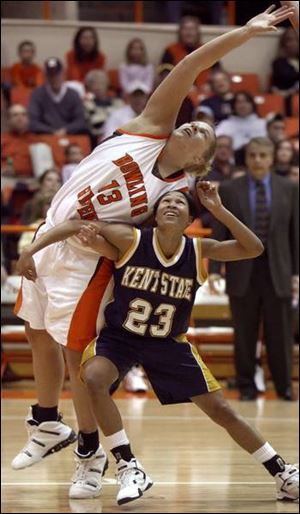 Bowling Green's Liz Honegger (13 points, 10 rebounds) uses her height to reach for a rebound over Kent's Malika Willoughby.