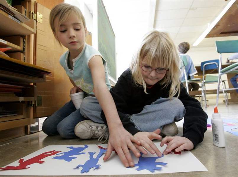 Kids-head-to-college-for-art-lessons-2