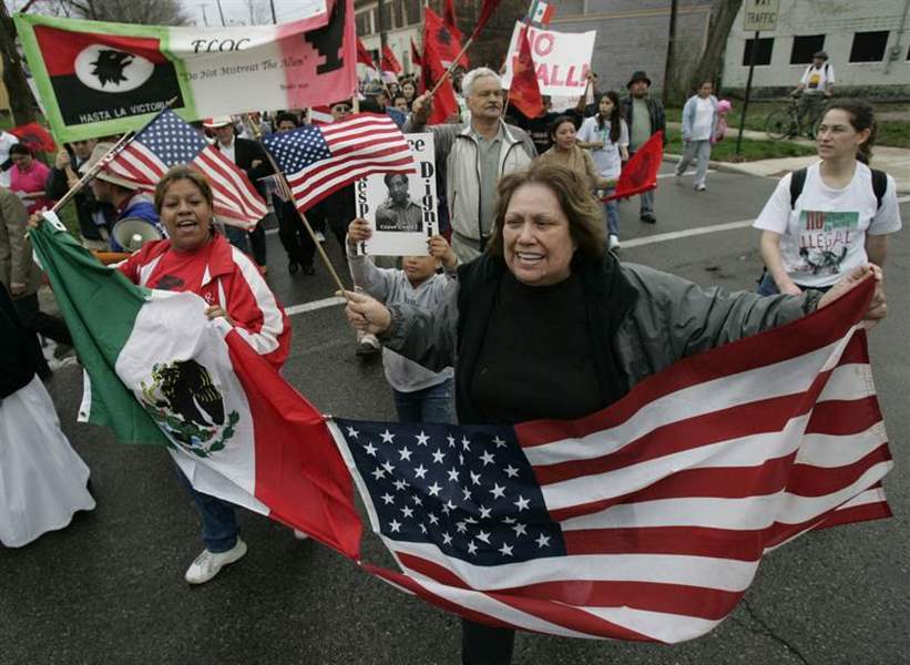 Marchers-in-Toledo-support-immigrants-2