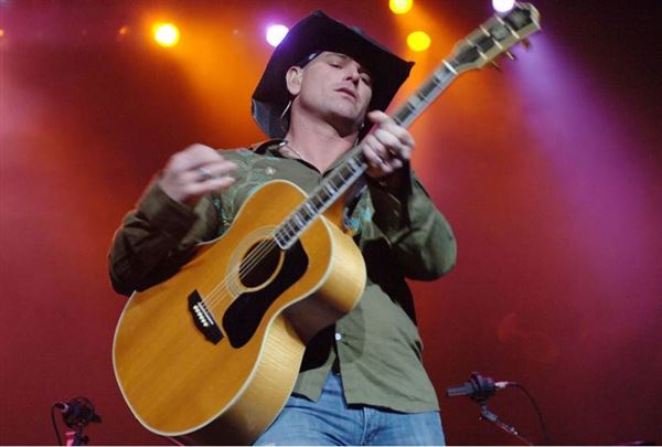 Stars Come Out At Country Concert 06 The Blade