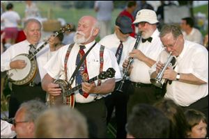 DIXIELAND DELIGHT: The Glass City Dixieland Band jazzes it up at Belmont Country Club.