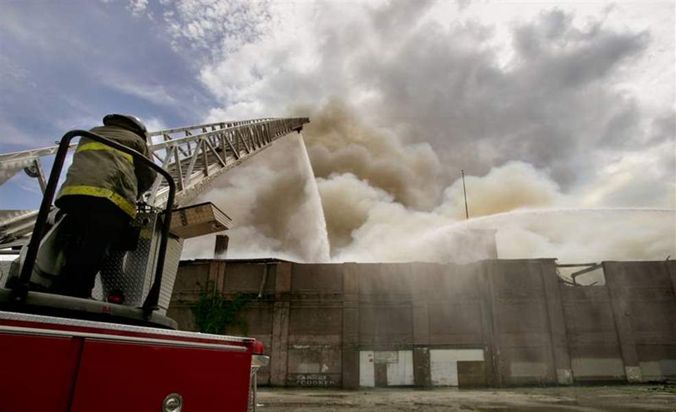 2-alarm-blaze-destroys-warehouse-at-Bancroft-and-Auburn