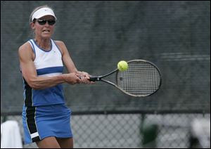 JoEllen Kaufman defeated Kelly O'Connell in women's singles, winning the last 12 games. It was the first time she competed.