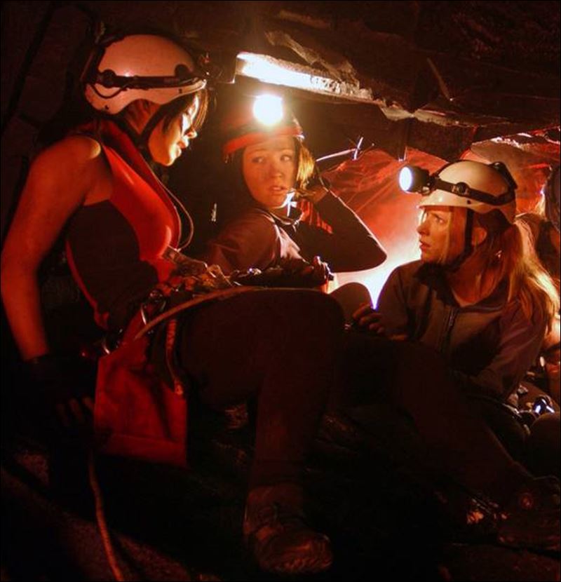 The Descent Juno Beth Sarah cave