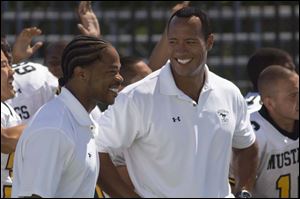 Malcolm Moore (Xzibit), left, and Sean Porter (Dwayne  The
Rock  Johnson) coach a football team in Gridiron Gang.
