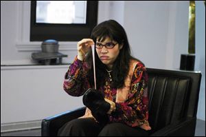 In Ugly Betty, America Ferrera plays Betty Suarez, who gets a job at a highfashion magazine but doesn t seem to fit in.
