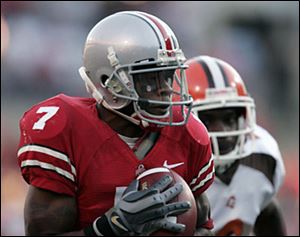Tedd Ginn Jr. hauls in a long touchdown pass from Troy Smith in Ohio State's 35-7 victory.