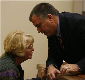 Tom Noe talks with his sister, Beth June, during a break in testimony. 