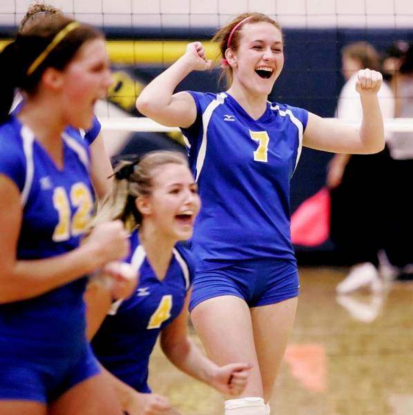 Arrows-Jackets-advance-in-state-volleyball