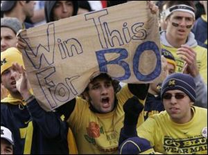 Wolverine fans display a sign in memory of Bo Schembechler, the great Michigan coach who died on Friday at age 77.