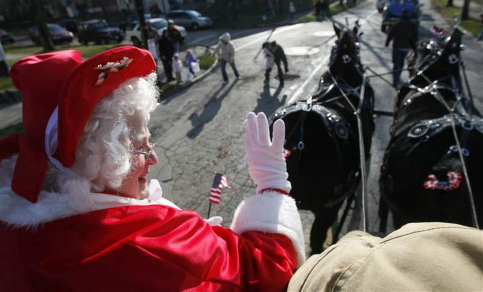 Mrs-Santa-takes-reins-in-East-Toledo-Christmas-parade