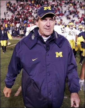 Lloyd Carr is happy to arrive in Callifornia. The Michigan coach is 5-6 in bowls.