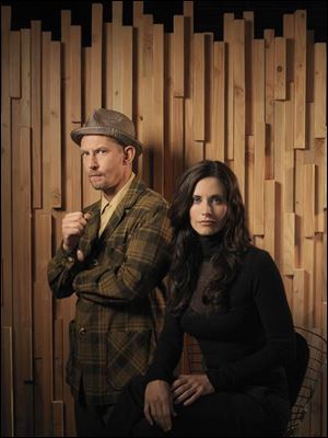 Ian Hart and Courteney Cox play the photographer and editor, respectively, in the drama Dirt, which premieres Tuesday night on FX.