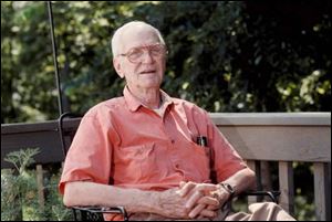 Harold Mayfield, who led ornithology's three major groups at different times, wrote more than 200 scholarly papers.