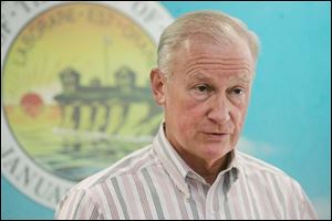 At a press conference in his offices, Toledo Mayor Carty Finkbeiner rebuts charges of racial discrimination leveled against him.
