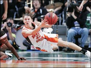 Bowling Green's Kate Achter passes to a teammate before hitting the floor against Oklahoma State. As usual, Achter was the sparkplug for the Falcons. 