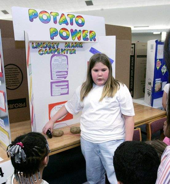Holloway-Elementary-School-science-fair-3