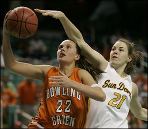 Bowling Green's Ali Mann drives to the basket against Arizona State's Kayli Murphy. Mann led the Falcons with 15 points. 