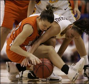Bowling Green's Kate Achter battles for a loose ball with Arizona State's Reagan Pariseau. Achter was struggling all day. She had eight turnovers and was held scoreless. 