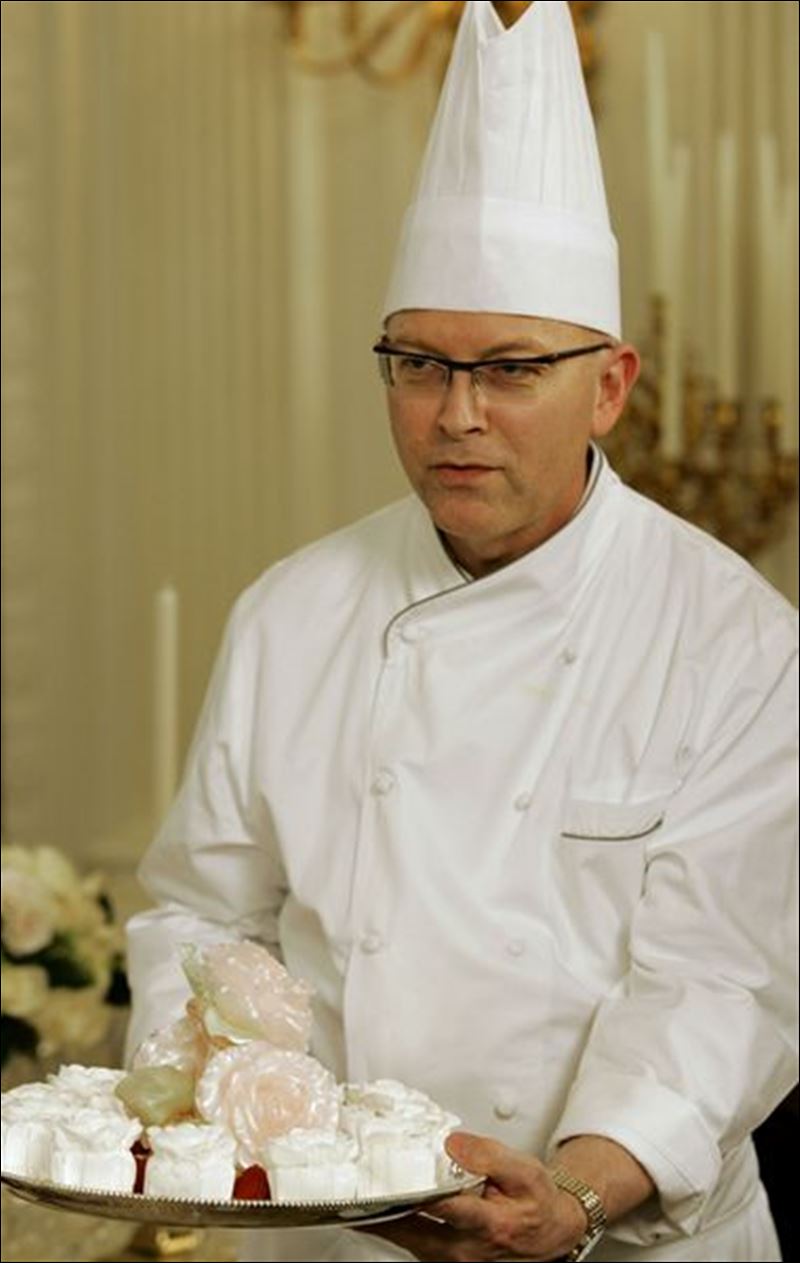 Toledo native prepares dessert for the Queen Toledo Blade