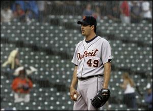 Detroit s Jason Grilli seems to be a little frustrated as the umpires call for the tarp with two outs
in the ninth inning. After a 17-minute rain delay, Grilli threw two pitches to end the game.