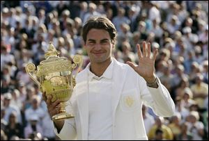 Roger Federer gives a fi ve sign for his fifth straight Wimbledon title, matching Bjorn Borg s streak from 1976-80.