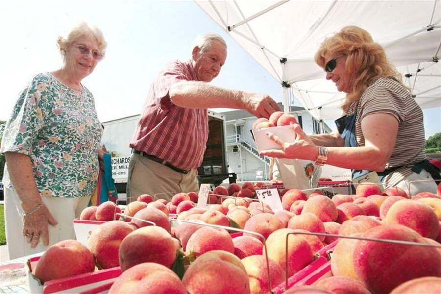 PLENTY-OF-FARM-FRESH-PRODUCTS-AT-THE-PERRYSBURG-FARMERS-MARKET