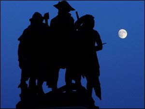 Slug:  ROV fullmoon25p       Date: 09/24/2007         The Blade/Andy Morrison       Location:  Maumee      Caption:  A nearly full moon rises of the monument at Fallen Timbers in Maumee, Monday, 09/24/2007.        Summary: