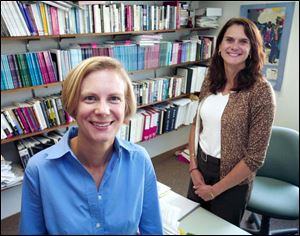 Susan Brown, left, and Wendy Manning, Bowling Green State University researchers, are
tracking the changing face of marriage. Their project has received federal support.
