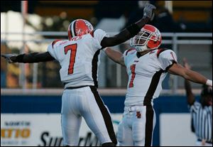 Bowling Green's Freddie Barnes, left, celebrates the touchdown catch of Corey Partridge, right, against Kent State in the fourth quarter yesterday on a 28-yard pass from Tyler Sheehan.