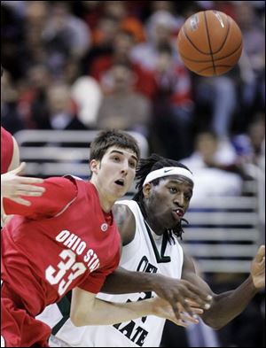 Ohio State's Jon Diebler, (33) who played at Upper Sandusky High, battles Cleveland State's J'Nathan Bullock for a rebound.