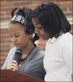 Slug: NBRW king31p A           The Blade/Jeremy Wadsworth     Date: 01/22/08                     Location: Toledo, Ohio. Caption: Left Leandra James, 13, and Tatyana Reynolds, 11, both of Toledo read an excerpt from Dr. Martin Luther King Jr.'s 