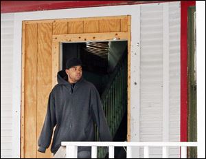 Albert Richardson, a friend of Gordon Wright, leaves the burned house after speaking with Toledo police detectives.