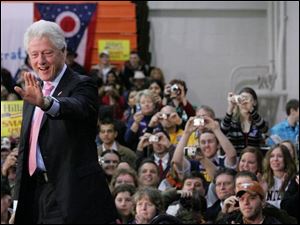 Bill Clinton urges supporters in Findlay to persuade undecided voters to vote for Hillary Clinton.