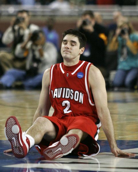 Davidson scares Kansas; Curry not able to get loose for final shot Davidson scares Kansas; Curry not able to get loose for final shot