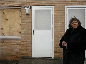 Veronica Brown, housing manager at the complex, estimates that about 18 percent of the 346 units are uninhabitalbe, many because of mold issues. In other units, the bathrooms need upgrades.
<br>
<img src=http://www.toledoblade.com/assets/gif/weblink_icon.gif> <font color=red> <b>VIEW</font color=red></b>: <a href=" http://www.toledoblade.com/assets/slideshows/brand/index.html"><b>Photo gallery</b></a>