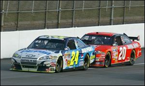 In October, Jeff Gordon led Tony Stewart en route to his second consecutive win at Talladega Superspeedway in Alabama.
