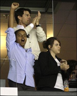 Tom Cruise and his children
Conner and Isabella approve
of a soccer play during a Los
Angeles Galaxy match with
Chivas USA last month.
