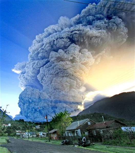 Chilean-volcano-eruption-increases-officials-order-total-evacuation-of-area-2
