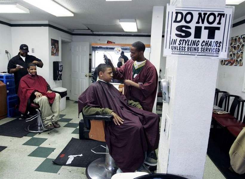 Toledo-area-barbershops-function-as-social-hubs
