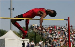 Rogers Junior Erik Kynard sets a City League meet record by clearing 7 feet in the high jump. He's the nation's top-rated prep high jumper.