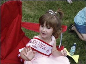 parade16p      6/16/2008        The Blade/Herral Long      need shots of  parade and strawbewrry fesival  give extras to neighbors    festival Toddler Queen Summer Reef, 5, of holland, Ohio.