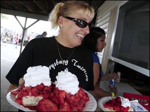 parade16p      6/16/2008        The Blade/Herral Long      need shots of  parade and strawbewrry fesival  give extras to neighbors   Andrea Whiting of aPerysburg   with strawberry shortcakes