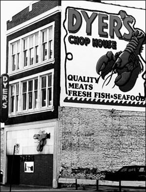 Dyer s Chop House on Superior Street placed live lobsters in its front window to showcase seafood as its specialty.