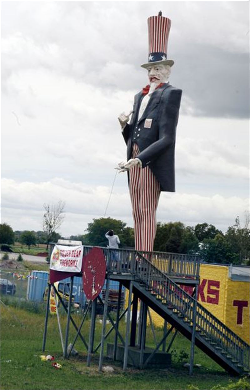 3 giant Uncle Sam statues still stand up for something Toledo Blade