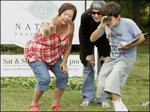 NBRW compass03p  06/25/2008  Blade Photo/Lori King  Olander Park's Sandy Gratop teaches families how to use a compass during the compass course challenge at Secor Metropark in Sylvania,  Ohio, including Elisabeth Elnegres and her son, Abdul Elnegres, 10, of Sylvania.