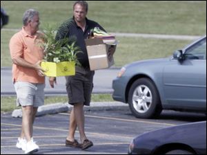 Workers leave their jobs at Norwalk Furniture. (THE BLADE/LORI KING)
<br>
<img src=http://www.toledoblade.com/assets/gif/weblink_icon.gif> <font color=red> <b>ALSO</font color=red></b>: <a href=" /apps/pbcs.dll/article?AID=/20080722/NEWS09/807220328" target="_blank "><b>Lawmakers see Alaska tundra as ripe for oil drilling</b></a>