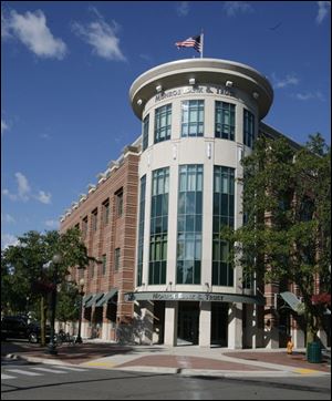 CThe bank, which built this new downtown headquarters early this century, operates in a state burdened with the nation s highest jobless rate, 8.5 percent, and the fifth-highest foreclosure rate.