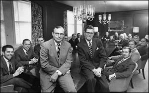 Samuel G. Carson, center, conducts a meeting in 1972 of the management team formulating new policies for what was at that time Toledo s biggest bank.
